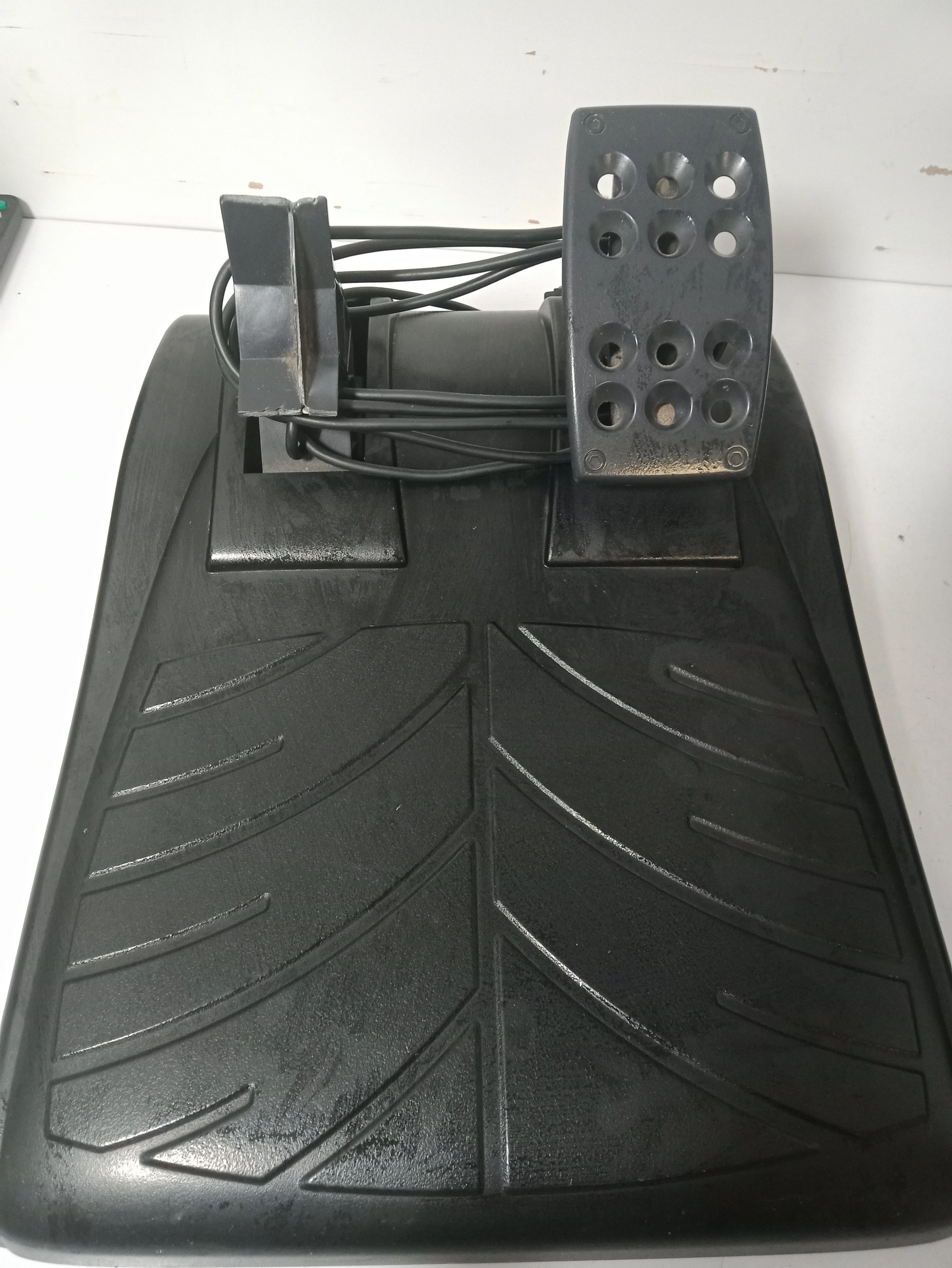 uzywana-kierownica-logitech-driving-force-gt-ean-gtin-5099206008786