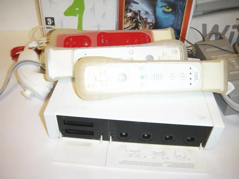 KONSOLA NINTENDO WII Z AKCESORIAMI I GRAMI