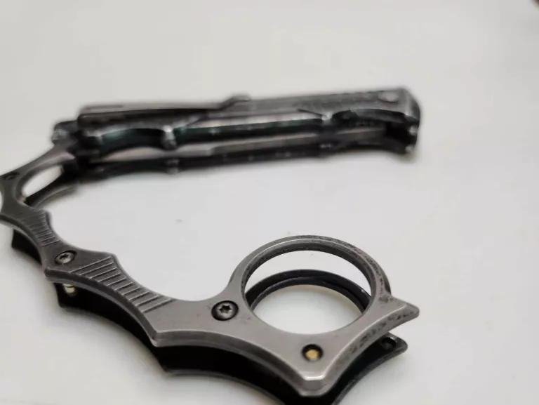 kastet-z-nozem-stan-uzywany