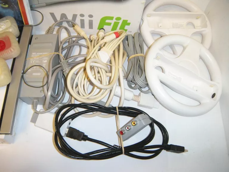 KONSOLA NINTENDO WII Z AKCESORIAMI I GRAMI