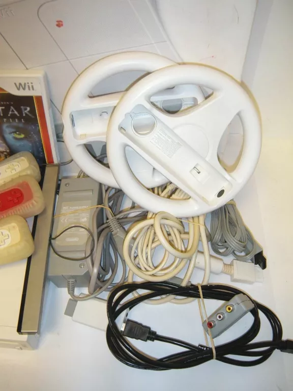 KONSOLA NINTENDO WII Z AKCESORIAMI I GRAMI