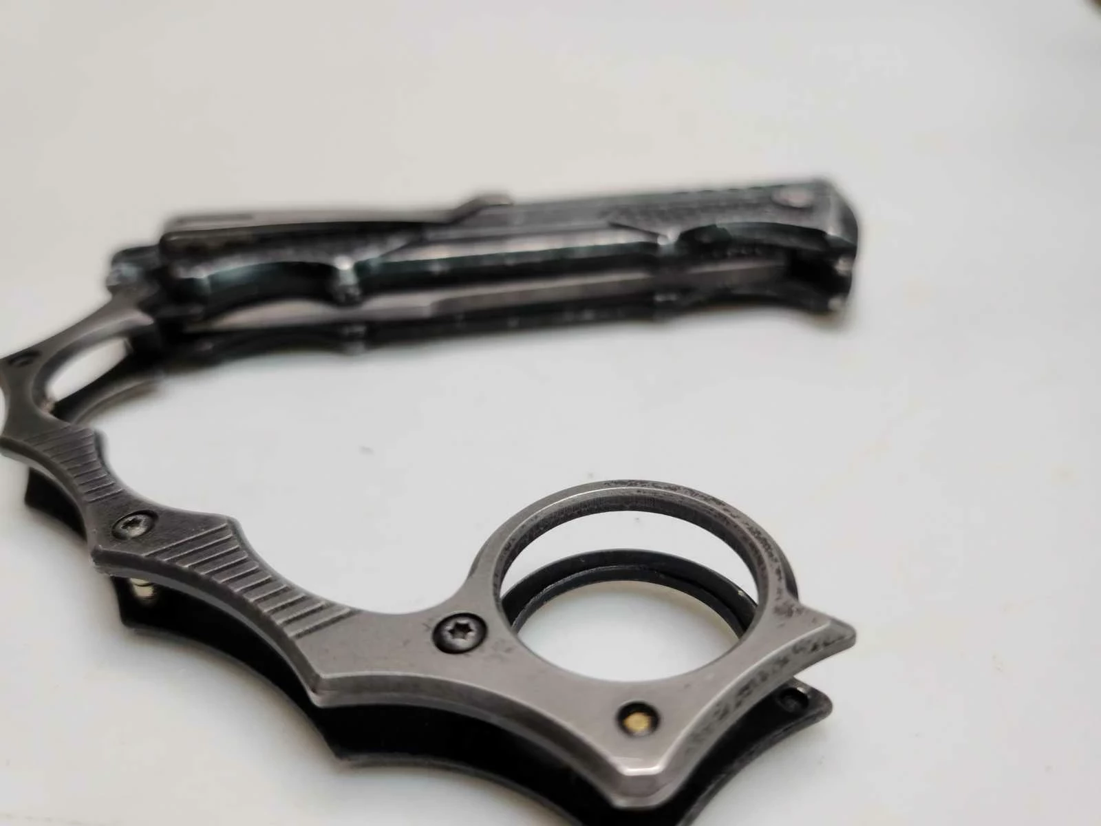 kastet-z-nozem-stan-uzywany