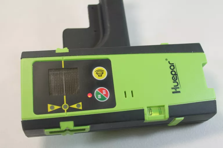 LASER KRZYŻOWY HUEPAR 902CG 50 M W FUTERALE CZARNY