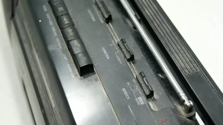 PONADCZASOWE RADIO TELEFUNKEN RC640