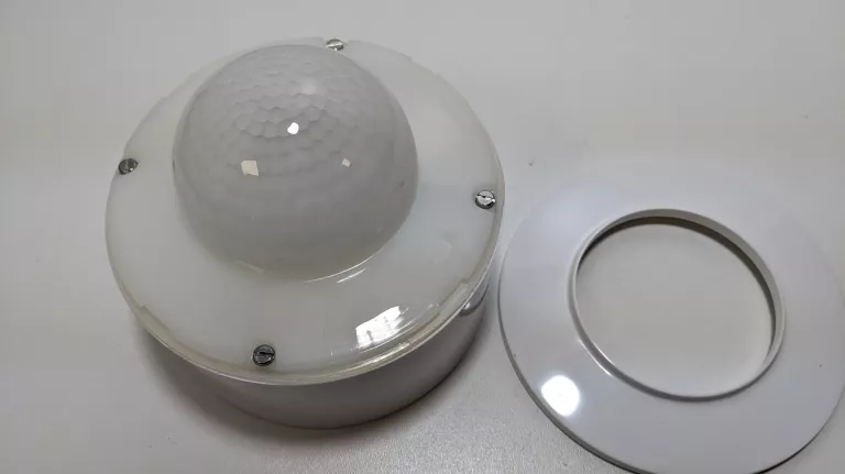 puszka-montazowa-czujnika-ruchu-zublin-ap360-25264-ean-gtin-3505100031406