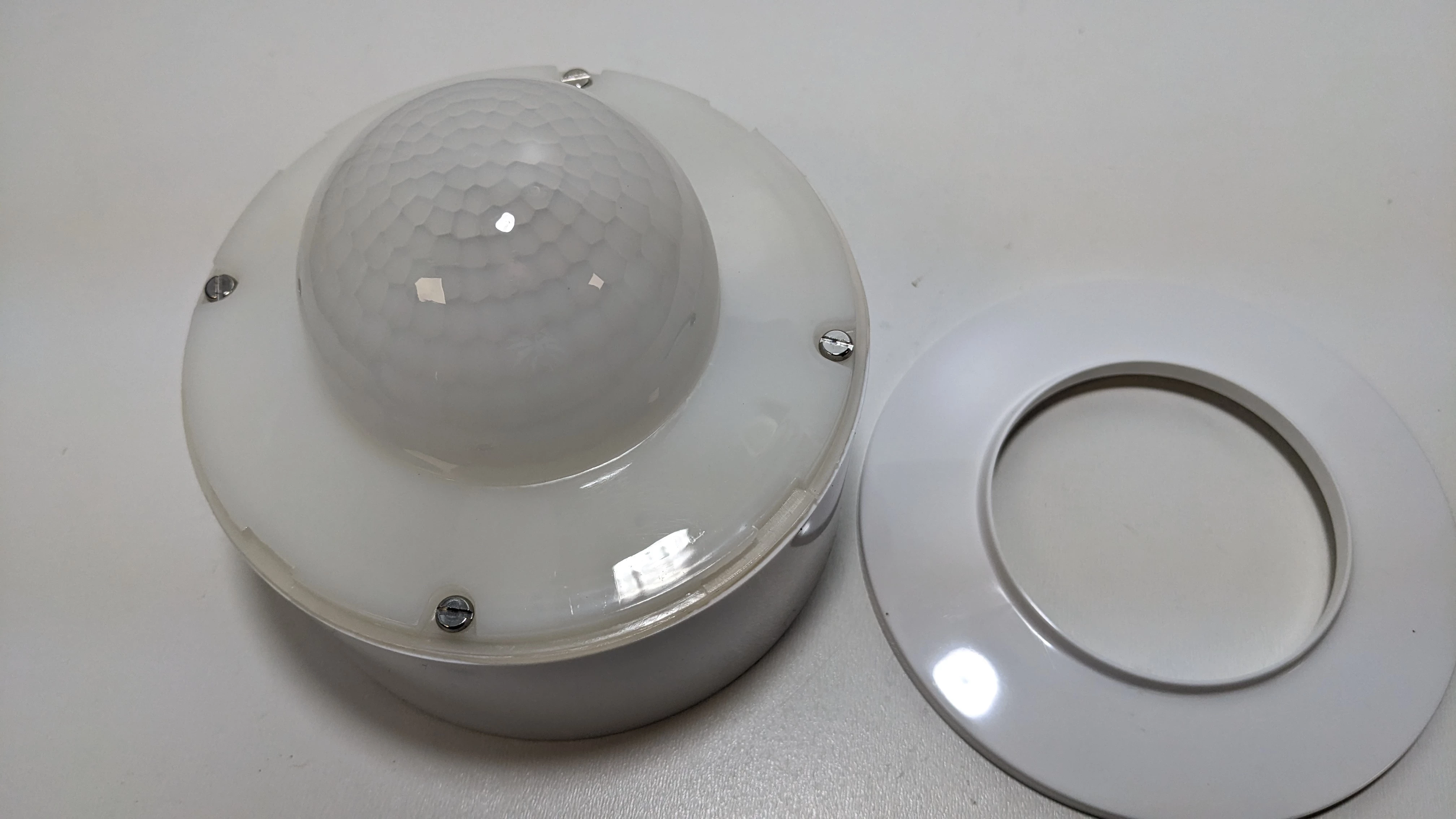 puszka-montazowa-czujnika-ruchu-zublin-ap360-25264-ean-gtin-3505100031406