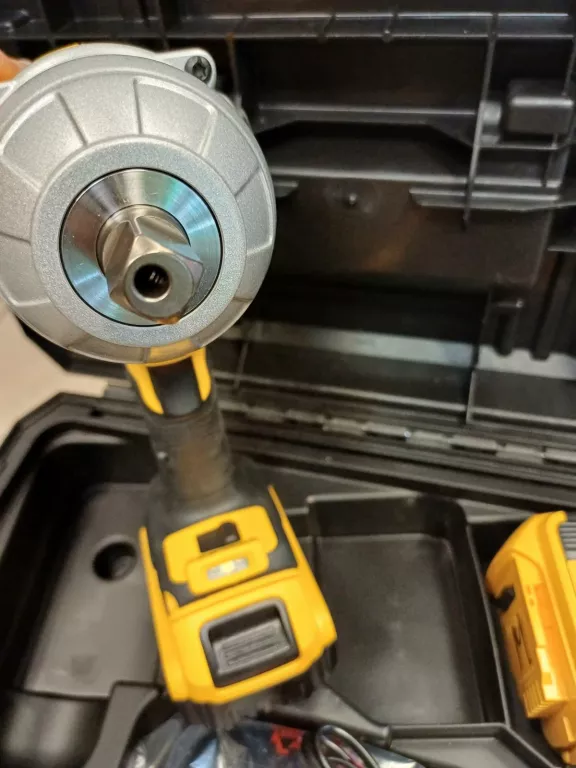 klucz-udarowy-dewalt-dcf899p2-komplet-igla-zasilanie-akumulatorowe