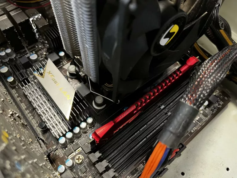 KOMPUTER AMD FX8300 8GB/250GB SSD GF GTX550TI