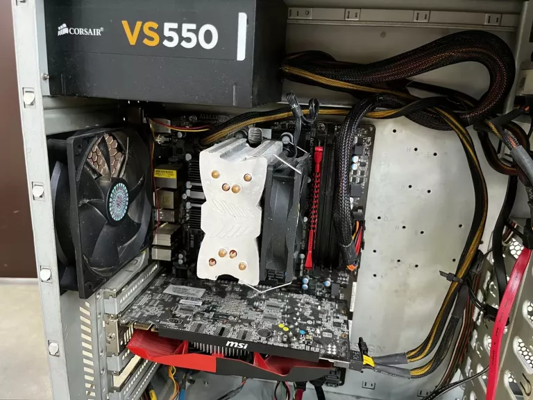 KOMPUTER AMD FX8300 8GB/250GB SSD GF GTX550TI