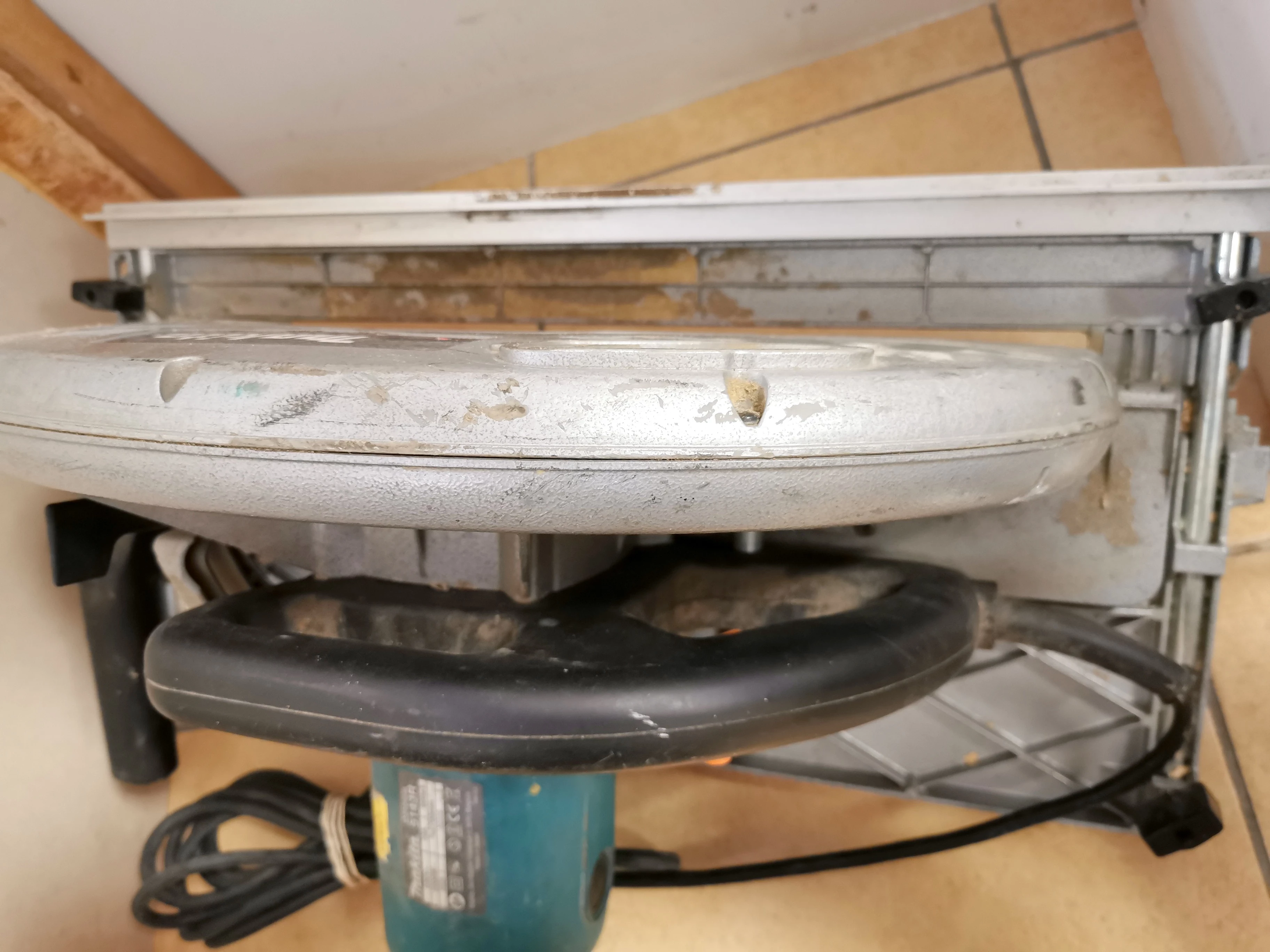 makita-5143r-pilarka-tarczowa-pila-355mm-2200w-marka-makita