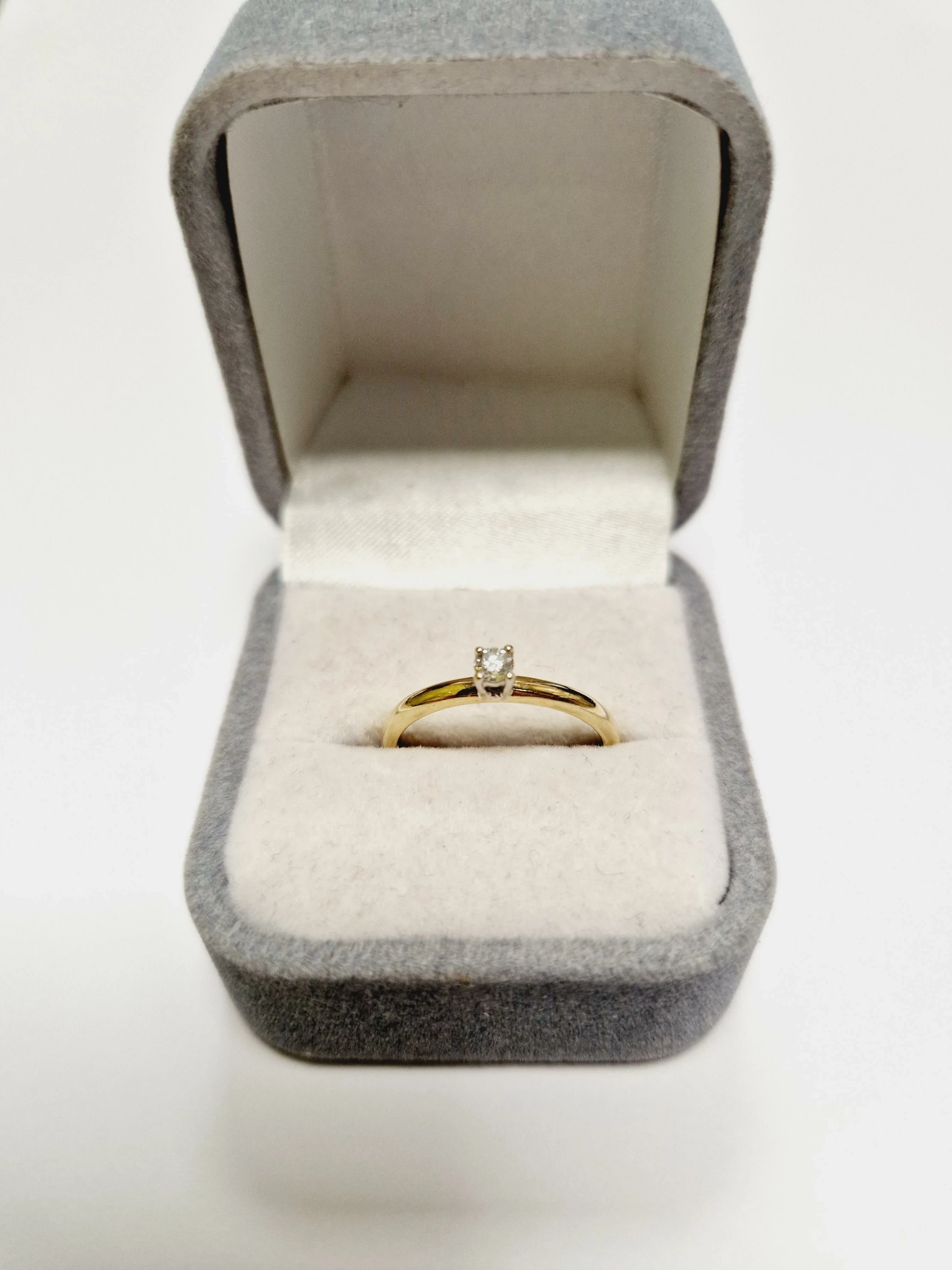 zloty-pierscionek-z-brylantem-585-14k-010ct-r15-ean-gtin-5900025362495