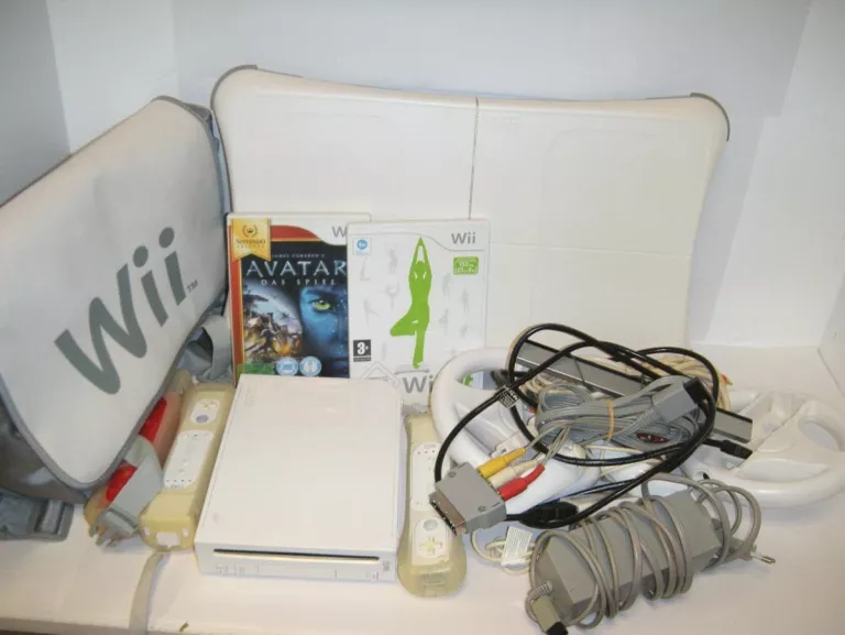 KONSOLA NINTENDO WII Z AKCESORIAMI I GRAMI
