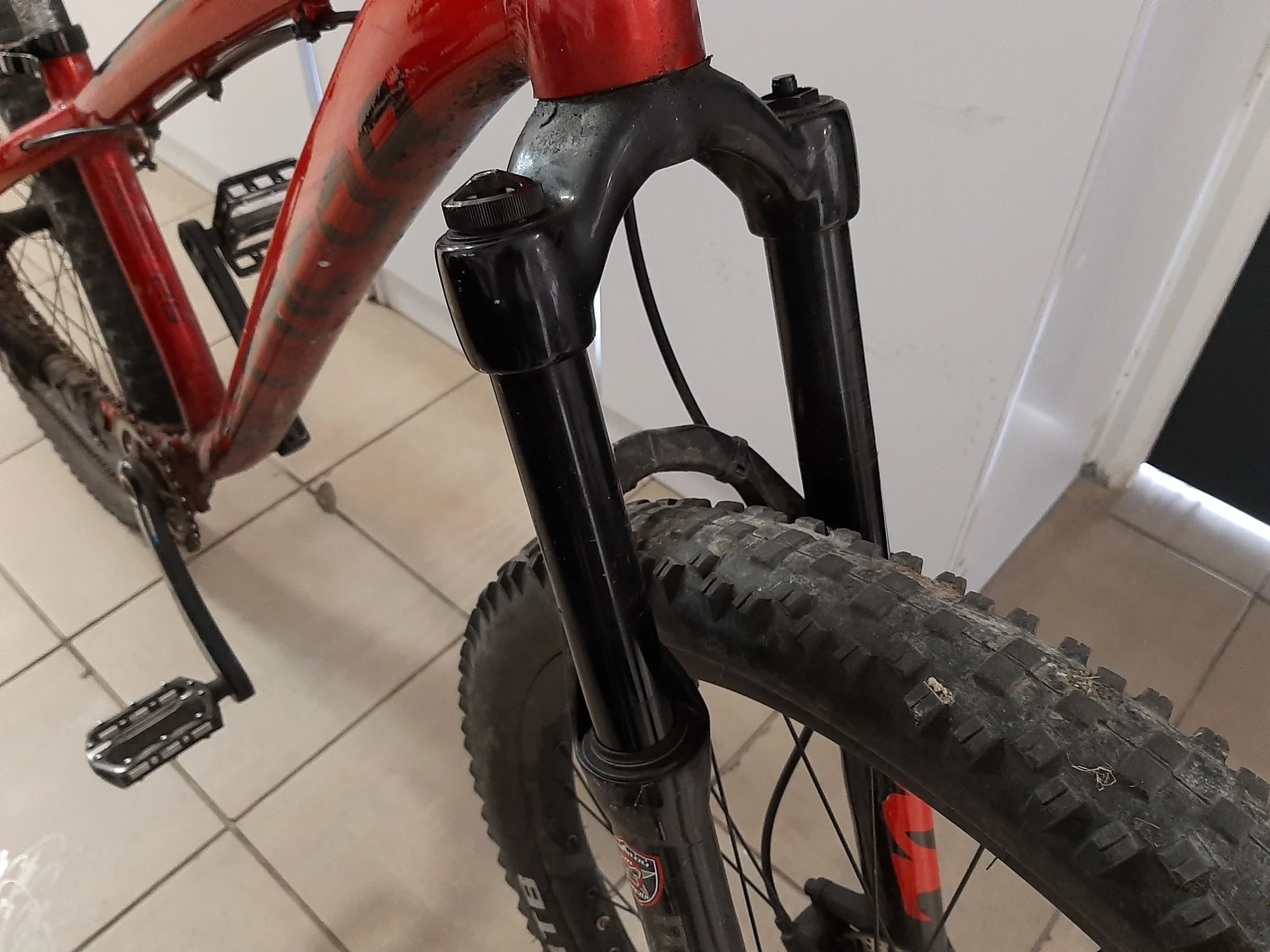 rower-wyczynowy-dartmoor-hornet-red-devil-2020-material-ramy-179-1