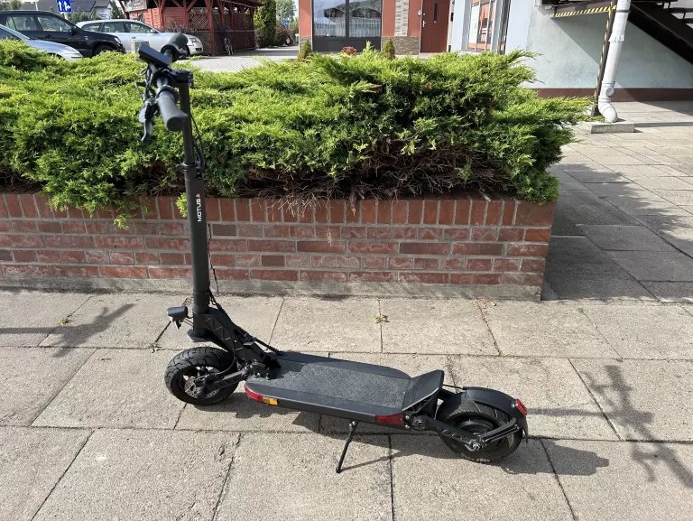 HULAJNOGA ELEKTRYCZNA MOTUS 10 PRO 2022