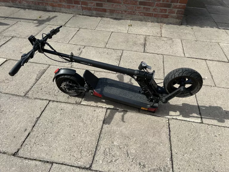 HULAJNOGA ELEKTRYCZNA MOTUS 10 PRO 2022