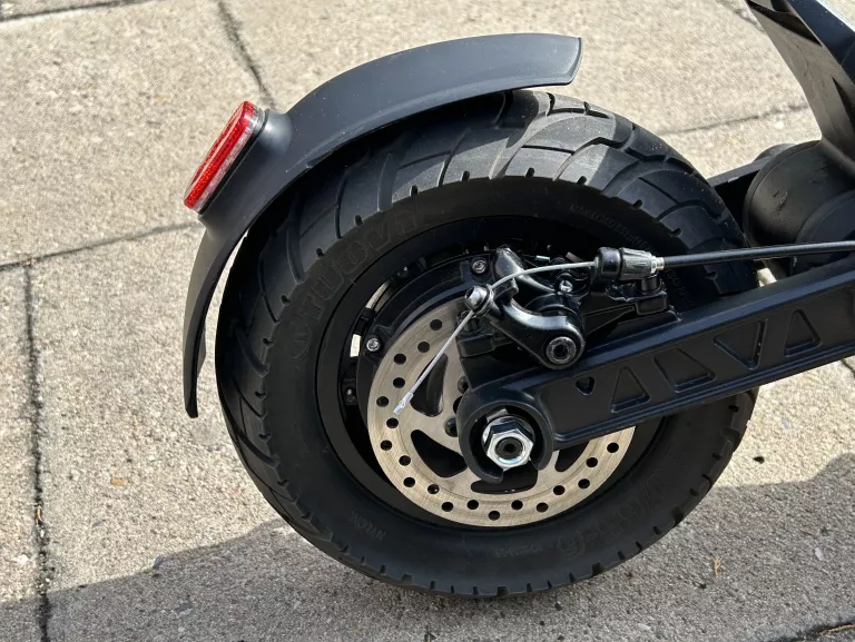 HULAJNOGA ELEKTRYCZNA MOTUS 10 PRO 2022
