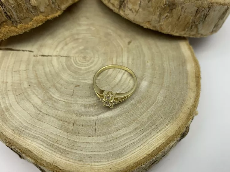 ZŁOTY PIERŚCIONEK P-585/2,04G/R-12