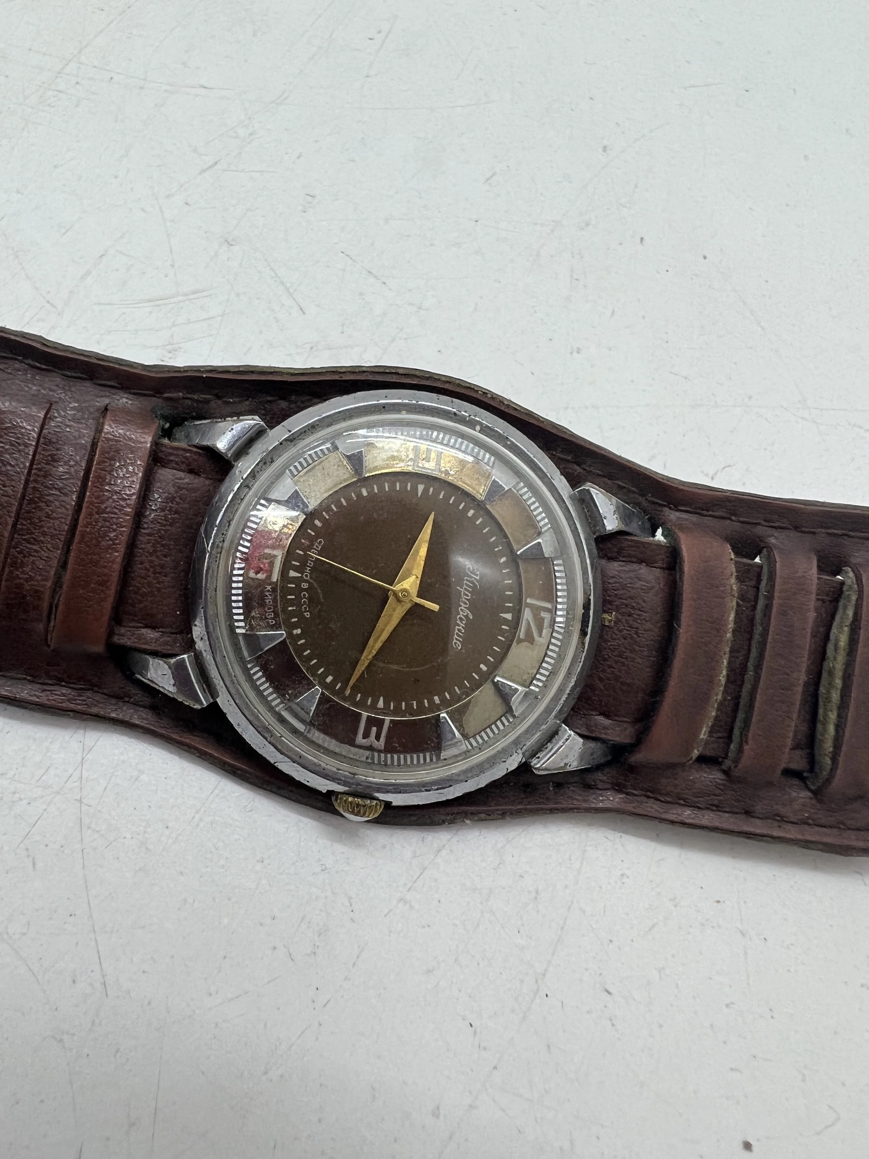 zegarek-kupobckue-nakrecany-typ-nareczny