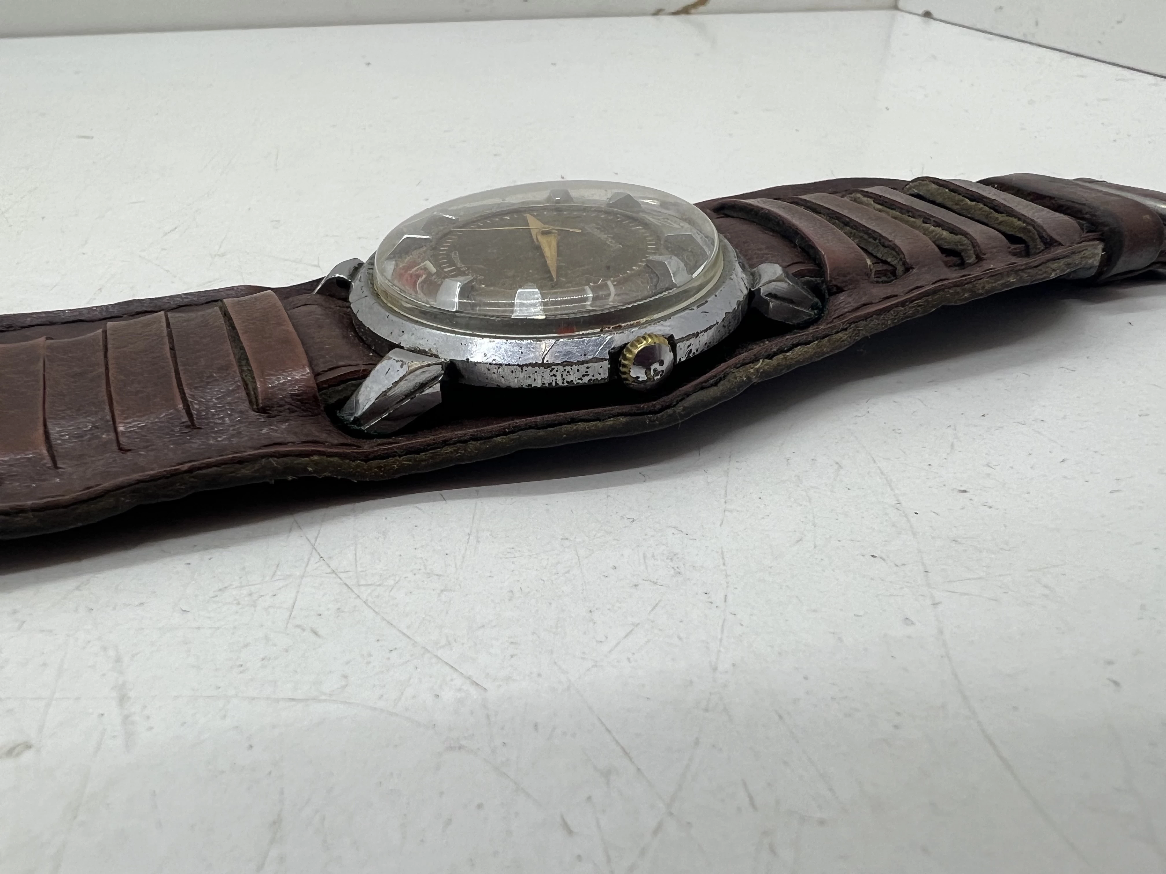 zegarek-kupobckue-nakrecany-rodzaj-analogowe