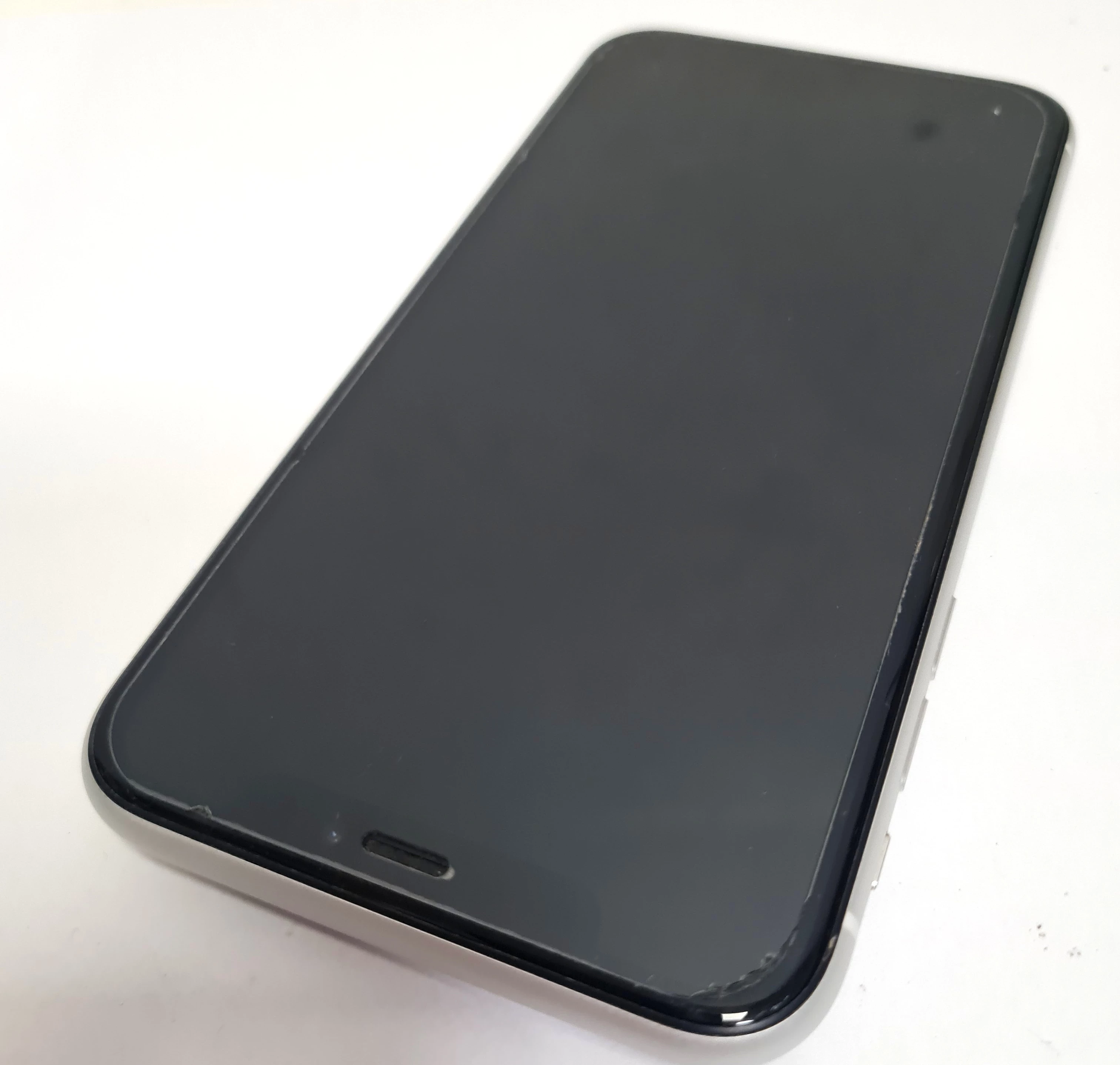 telefon-iphone-xr-64gb85polecam-kolor-bialy