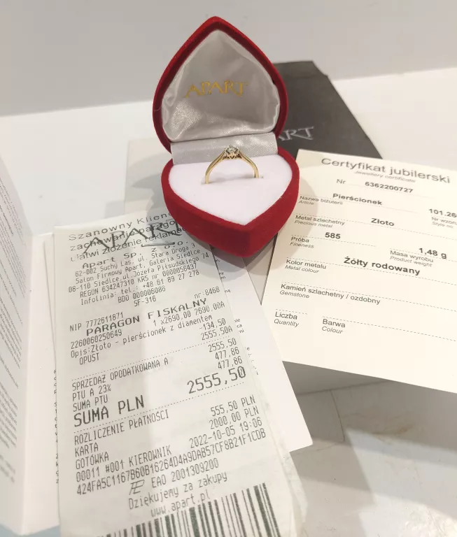 zloty-pierscionek-kolor-dominujacy-zloty