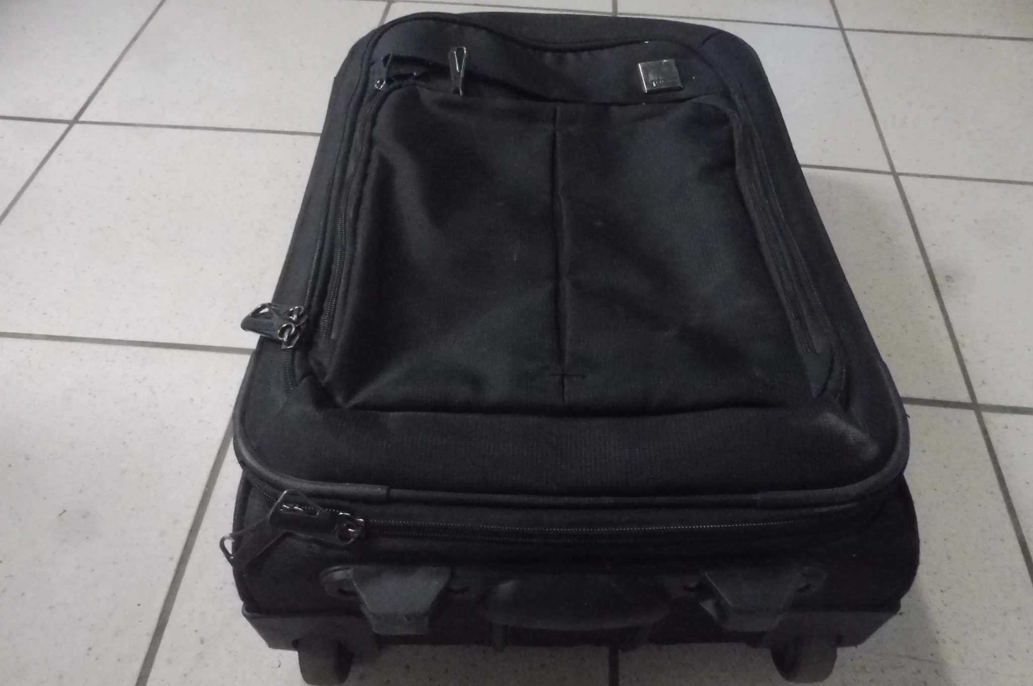 mala-walizka-miekka-jednokolorowa-witchen-kod-producenta-56-3s-651-1