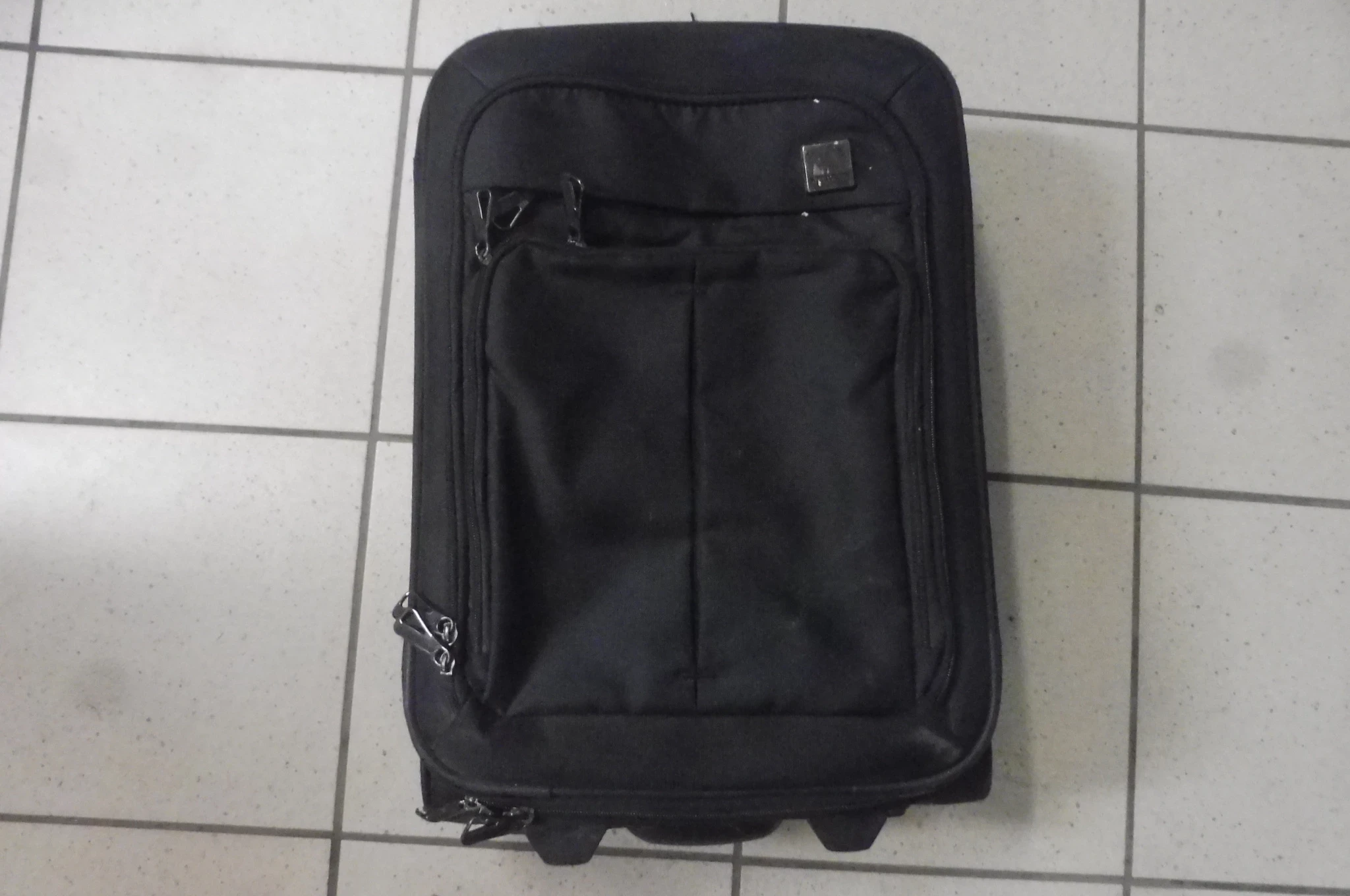 mala-walizka-miekka-jednokolorowa-witchen-janowicza-3-olsztyn