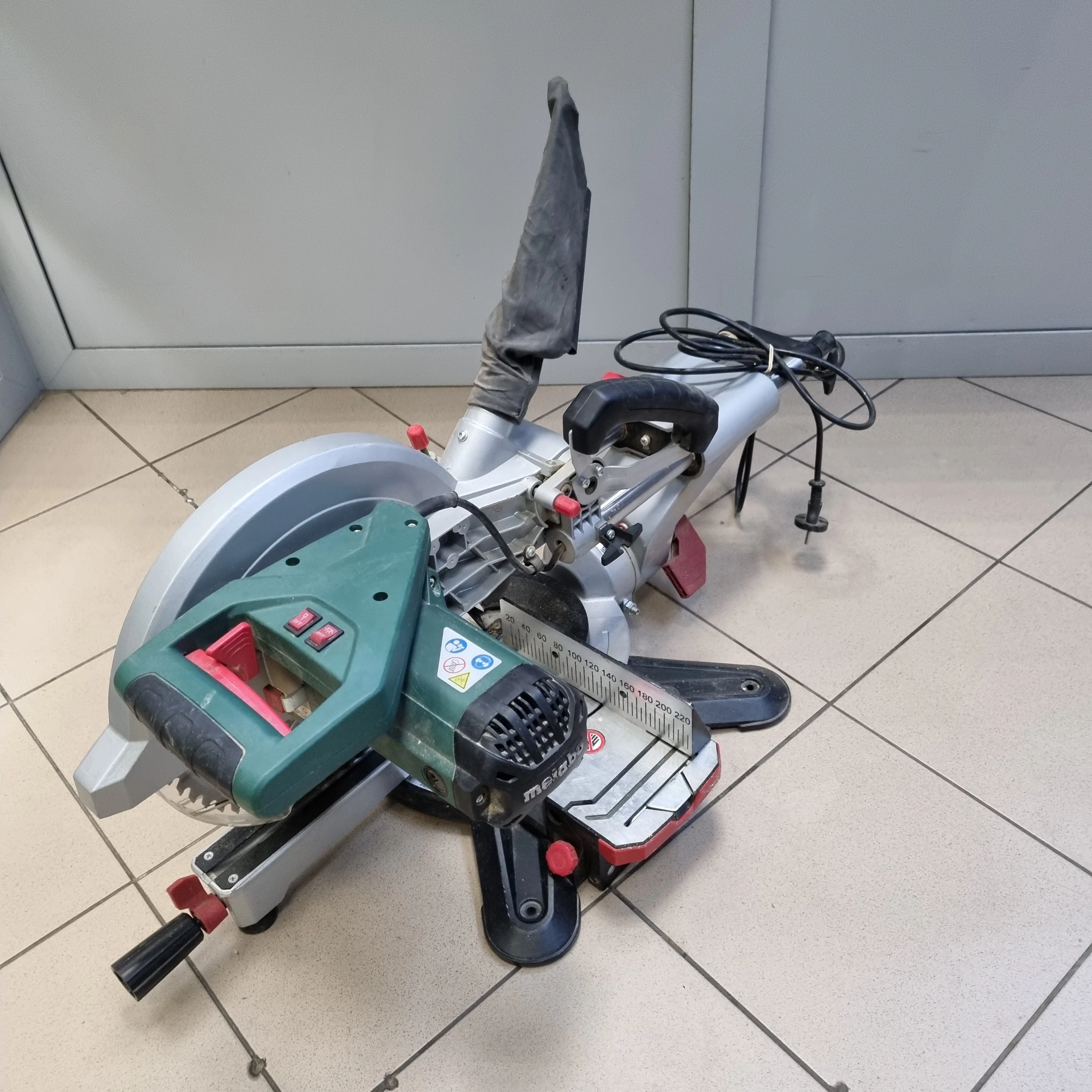 pilarka-ukosnica-metabo-kgs-305-m-2000w-2018r-stan-uzywany