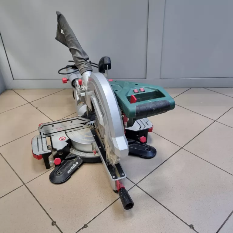pilarka-ukosnica-metabo-kgs-305-m-2000w-2018r-marka-metabo