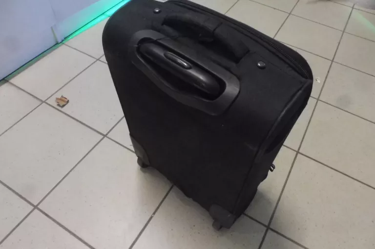 mala-walizka-miekka-jednokolorowa-witchen-marka-wittchen