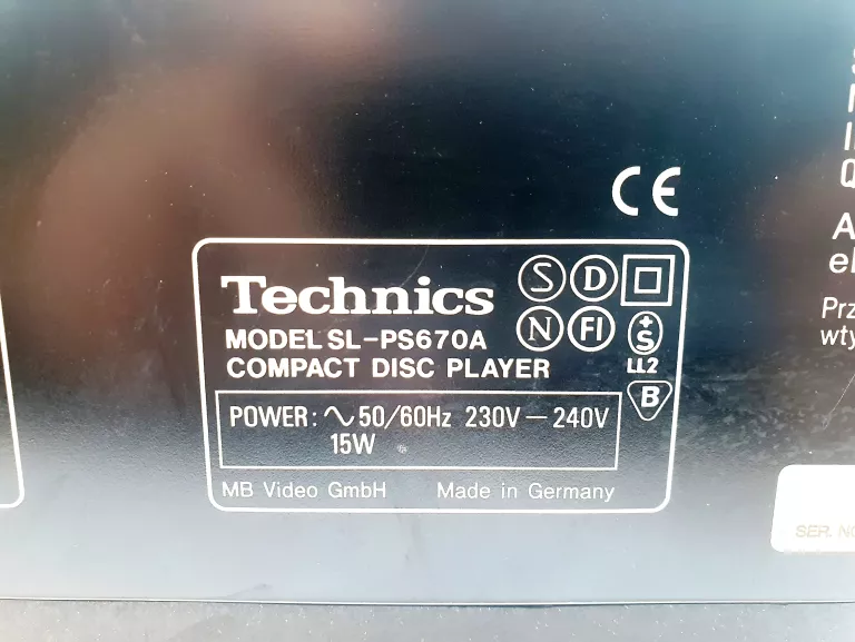TECHNICS COMPACT DISC PLAYER SL-PS670A