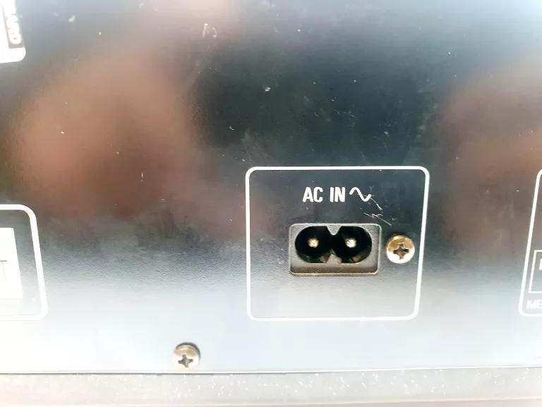 TECHNICS COMPACT DISC PLAYER SL-PS670A