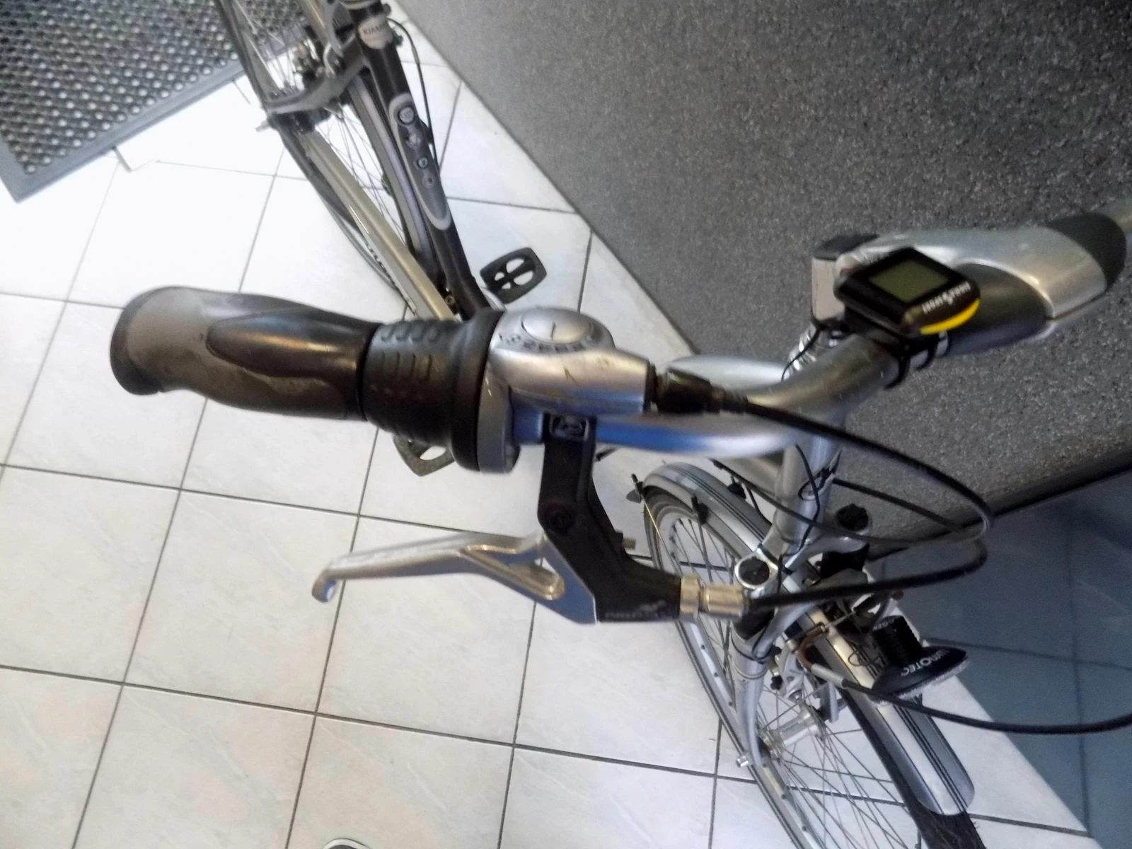 rower-miejski-hercules-uno-wave-rodzaj-przerzutki-wewnetrzna-w-piascie