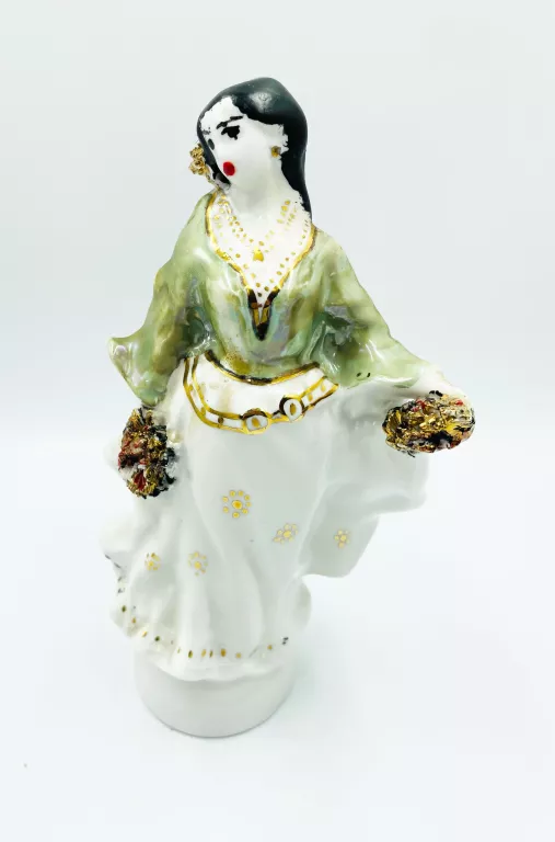 figurka-kobiety-porcelanowa-stipo-powstancow-slaskich-122-wroclaw