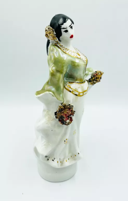 figurka-kobiety-porcelanowa-stipo-kolor-dominujacy-bialy