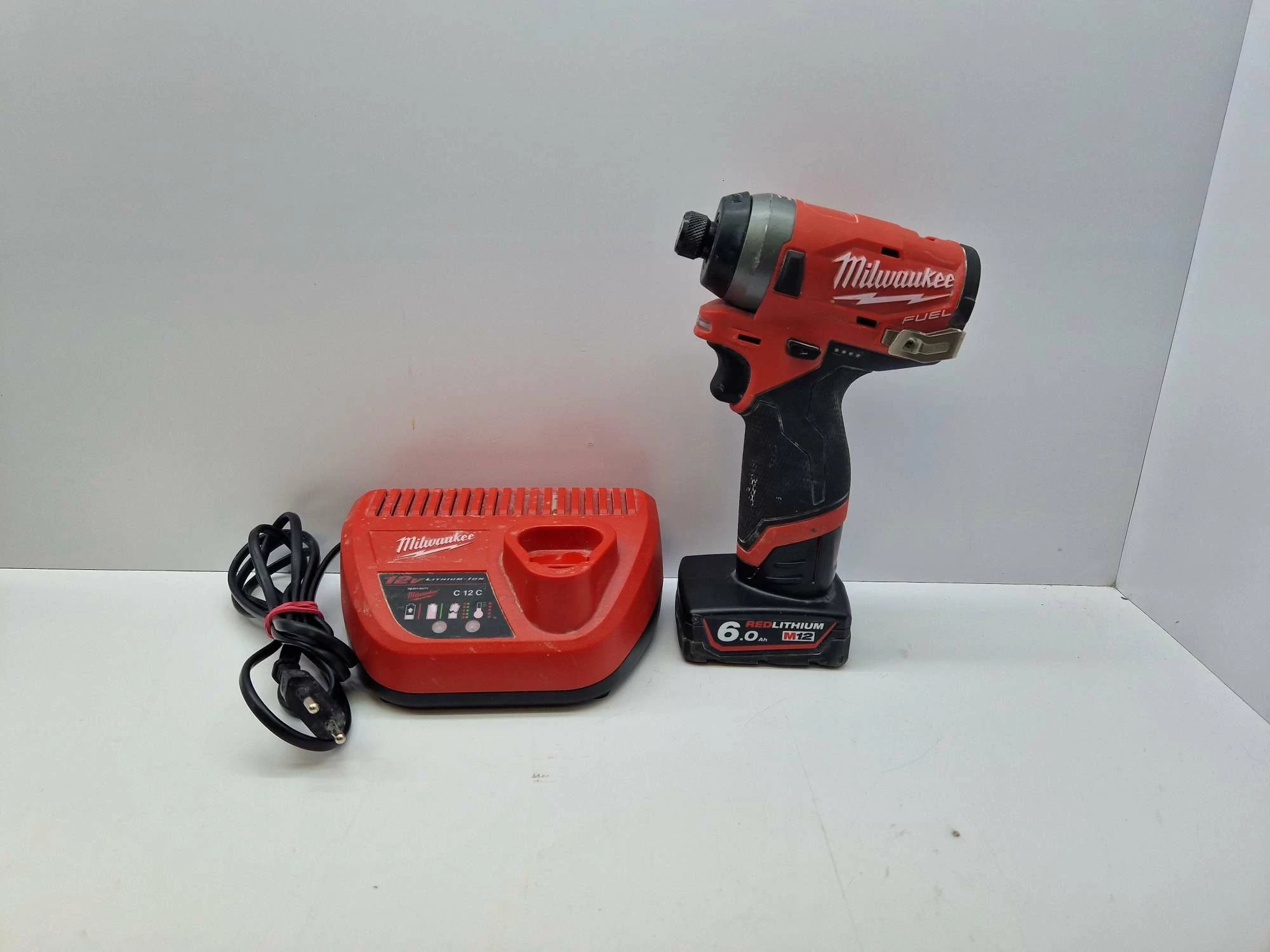 zakretarka-milwaukee-m12-fid-ladowarka-sienkiewicza-36-sj-plock