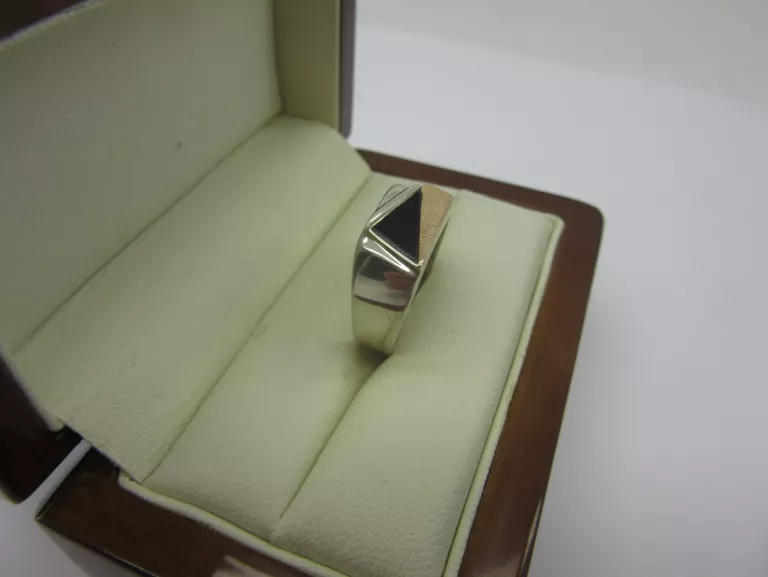 SREBRNY  PIERŚCIONEK 925 3,30 G ROZ 17