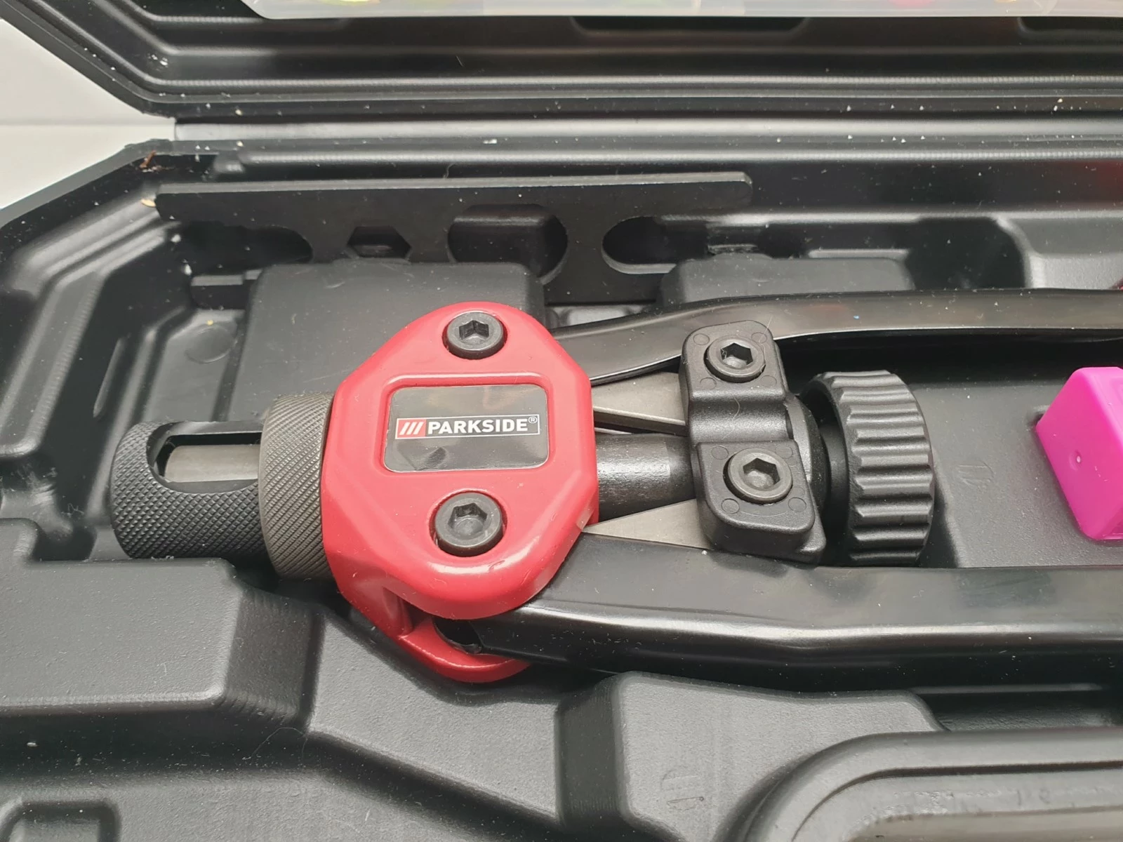 nitownica-do-nitonakretek-z-akcesoriami-parkside-zasilanie-reczne