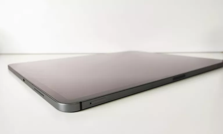 tablet-ipad-pro-5gen-129-256gb-komplet-system-operacyjny-ios