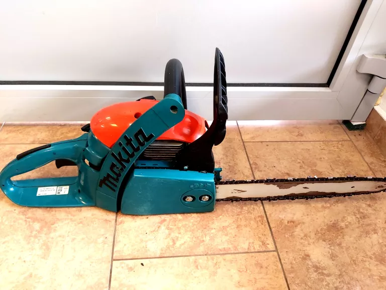 pila-lancuchowa-makita-dcs-4610-marka-makita