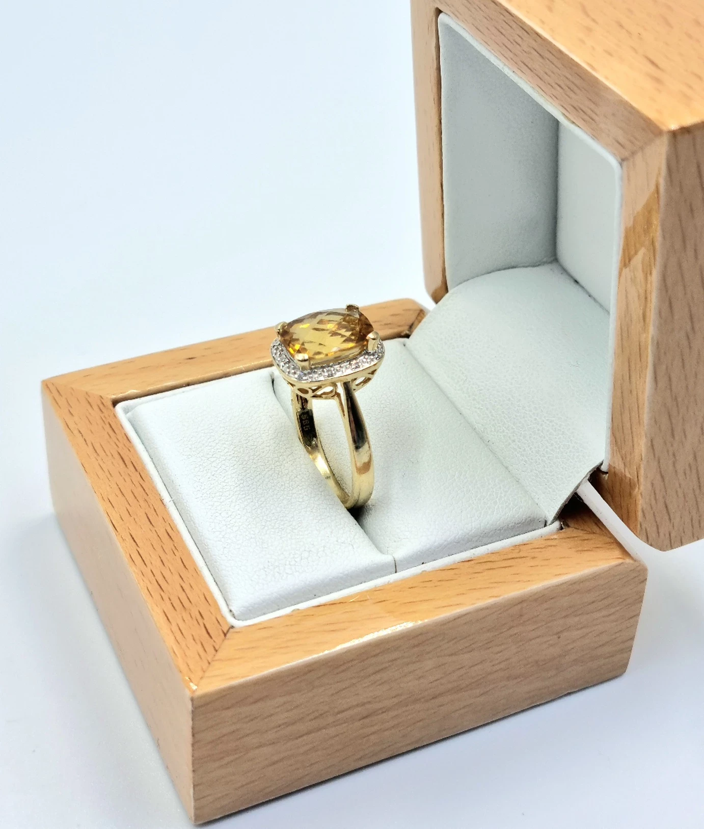 zloty-pierscionek-z-diamentami-i-cytrynem-pr-585-w-378-gr-apartroz-18-material-zloto
