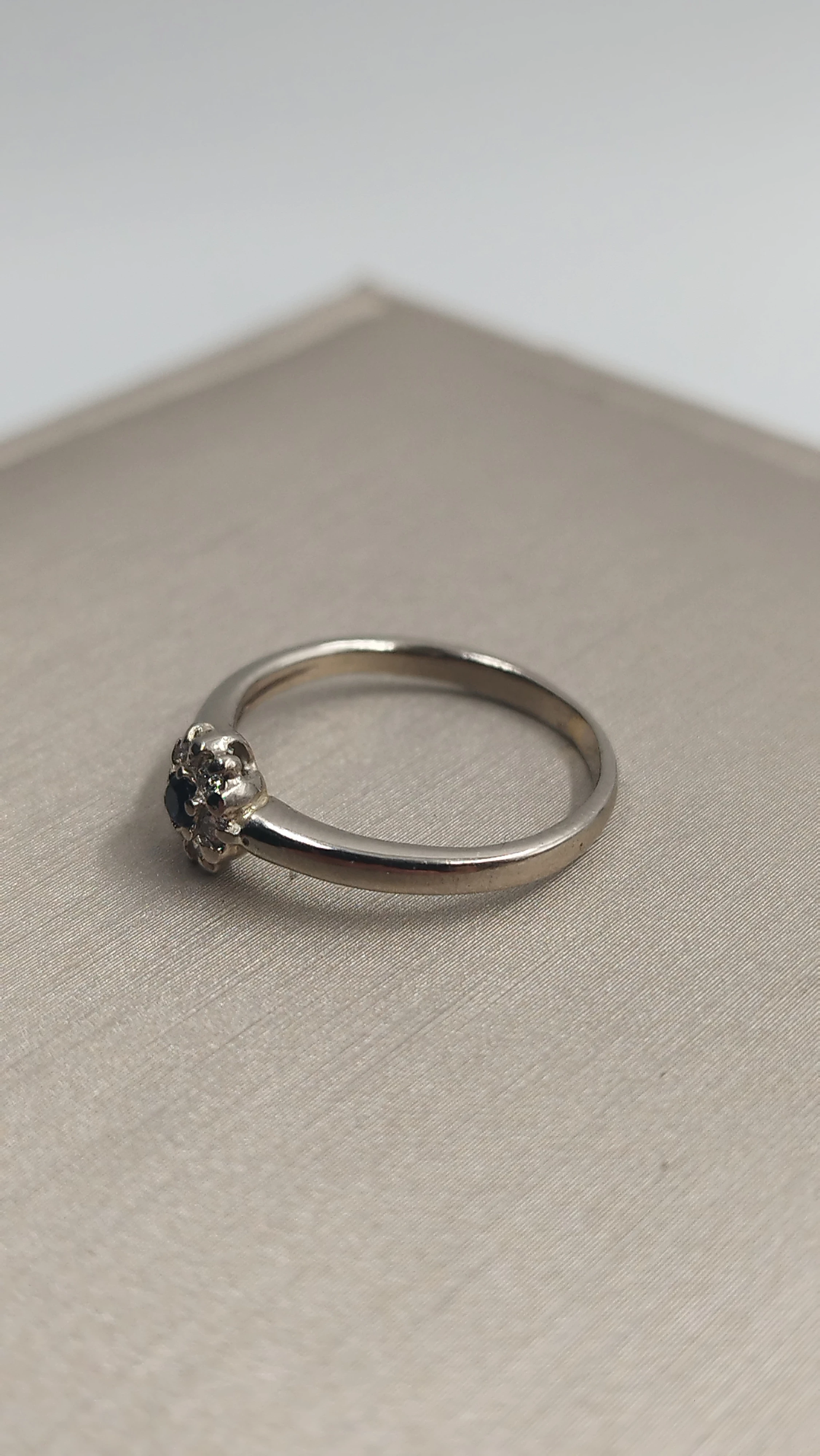 wyrob-jubilerski-pierscionek-585-diamenty-szafir-rodzaj-wyrob-jubilerski