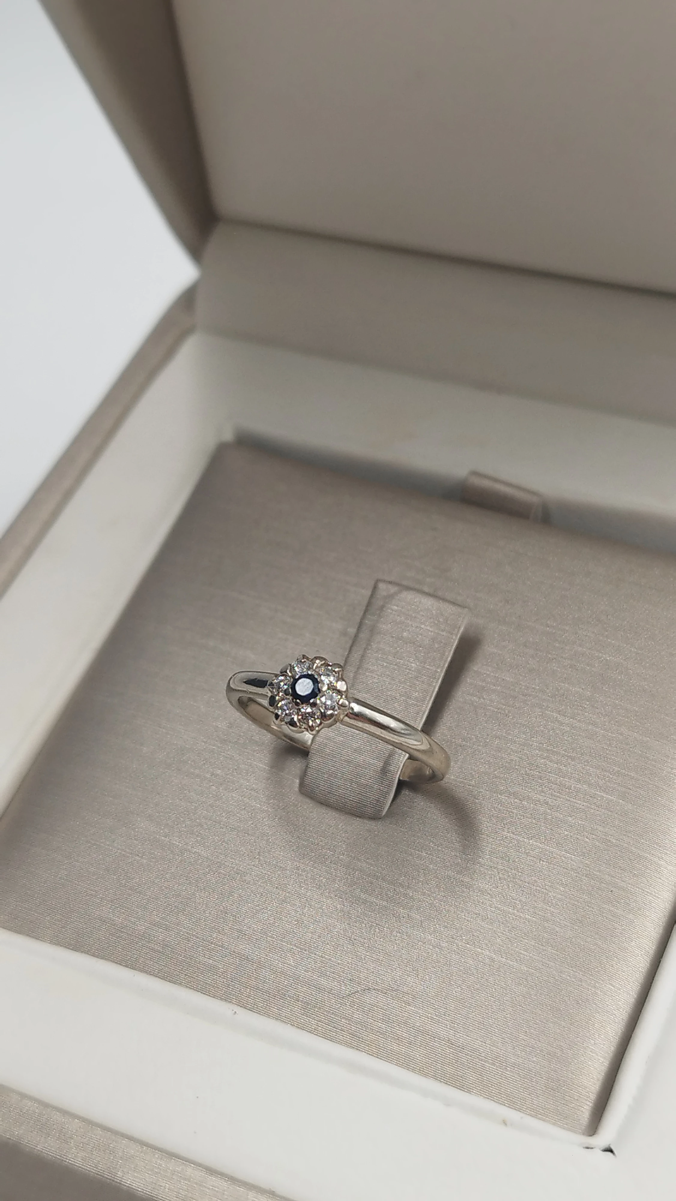 wyrob-jubilerski-pierscionek-585-diamenty-szafir-rozmiarsrednica-wew-mm-101567