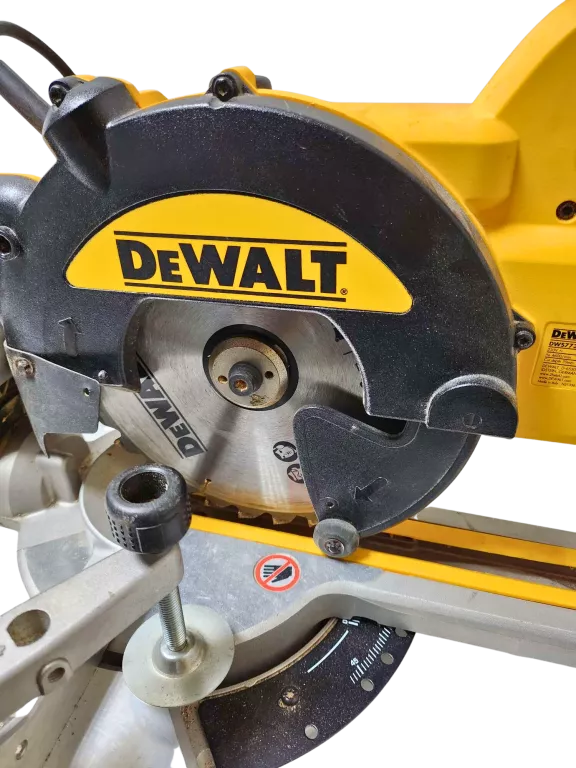 PILARKA UKOSOWA DEWALT DWS773