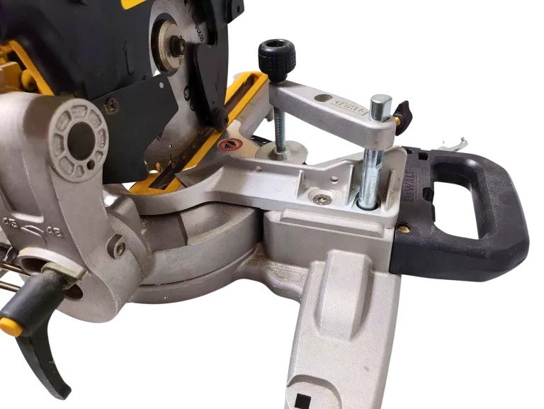 PILARKA UKOSOWA DEWALT DWS773
