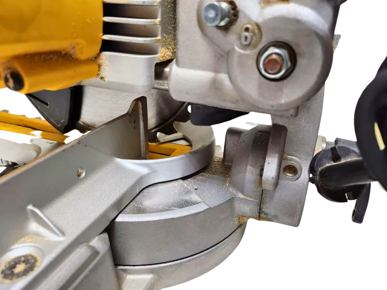PILARKA UKOSOWA DEWALT DWS773