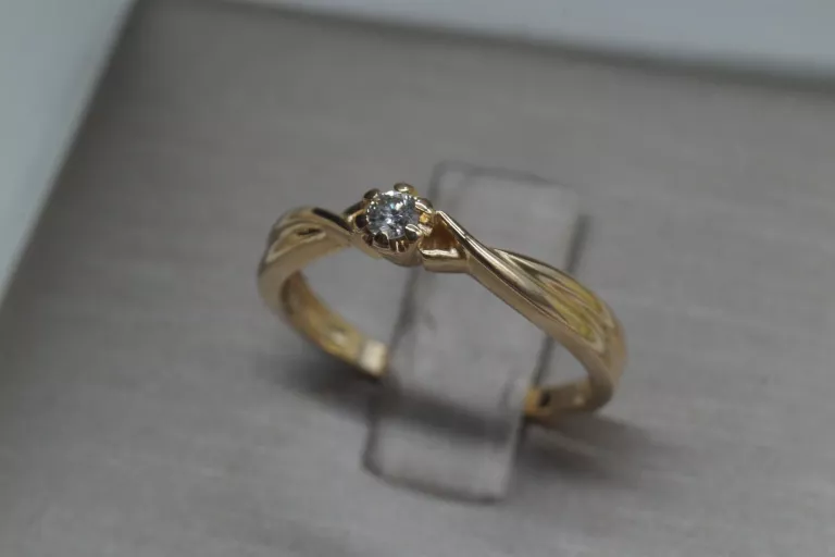 UŻYWANY PIERSCIONEK Z DIAMENTEM 585 R13