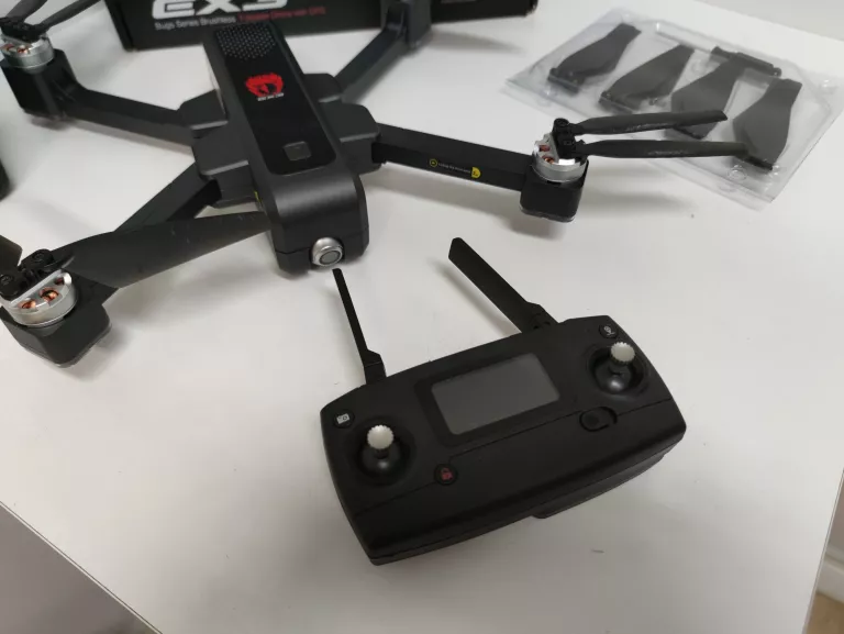 dron-eachine-ex3-model-e58