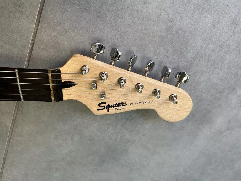 GITARA ELEKTRYCZNA FENDER SQUIER BULLET STRAT