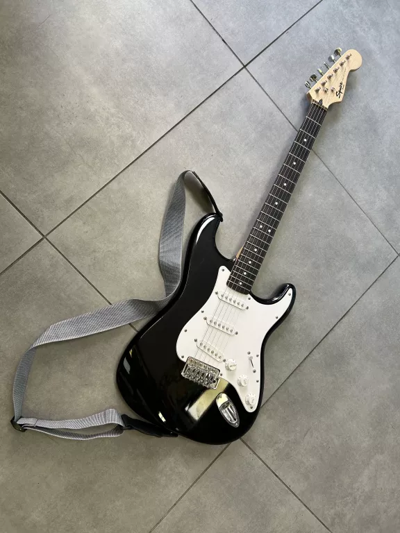 GITARA ELEKTRYCZNA FENDER SQUIER BULLET STRAT